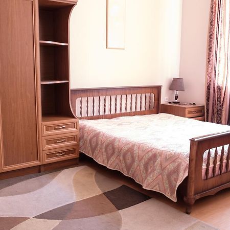 Apartment On Hanrapetutyan Street 耶烈万 外观 照片