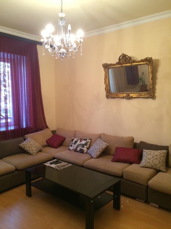 Apartment On Hanrapetutyan Street 耶烈万 外观 照片