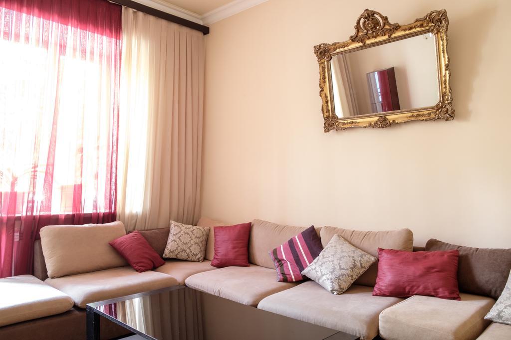 Apartment On Hanrapetutyan Street 耶烈万 外观 照片