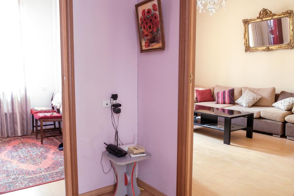 Apartment On Hanrapetutyan Street 耶烈万 外观 照片