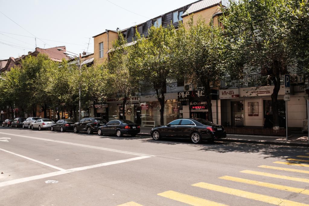 Apartment On Hanrapetutyan Street 耶烈万 外观 照片